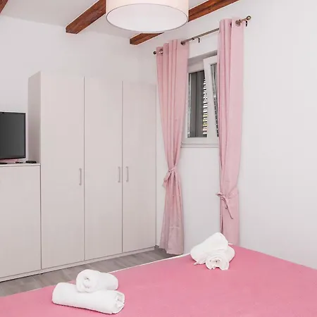 Amazing In Vikendica Primosten